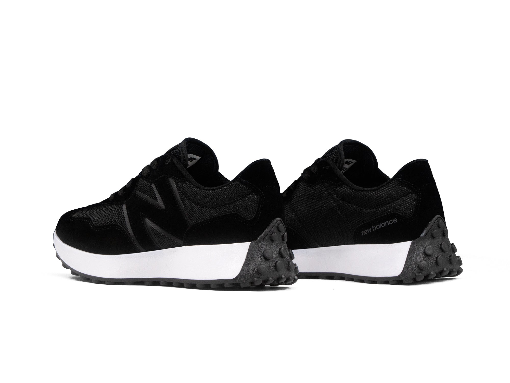 Tenis New Balance 327 Negro Total 1.1 Premium